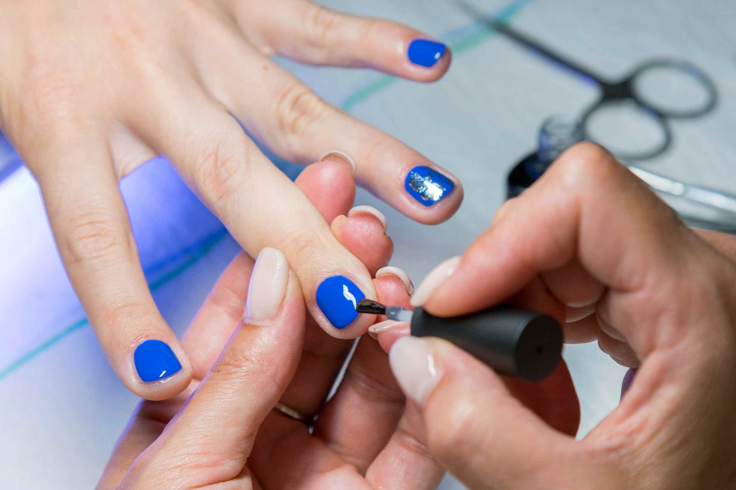 Manicura azul